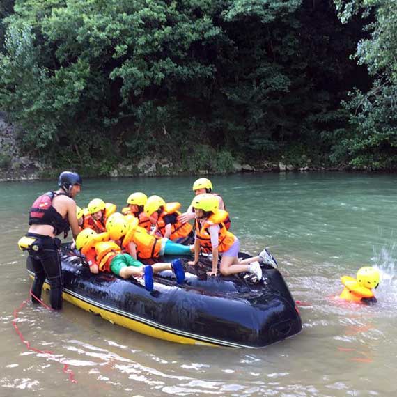 Rafting for children and schools