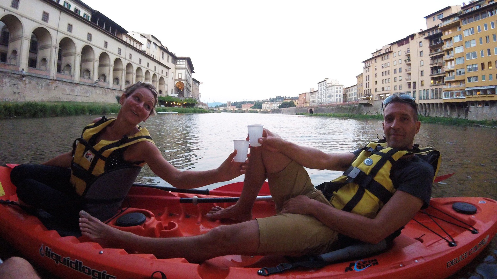 Kayak a Firenze sotto il Ponte Vecchio