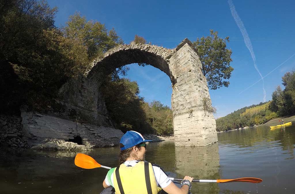 Kayak in the Ponte a Buriano and Penna Nature Reserve